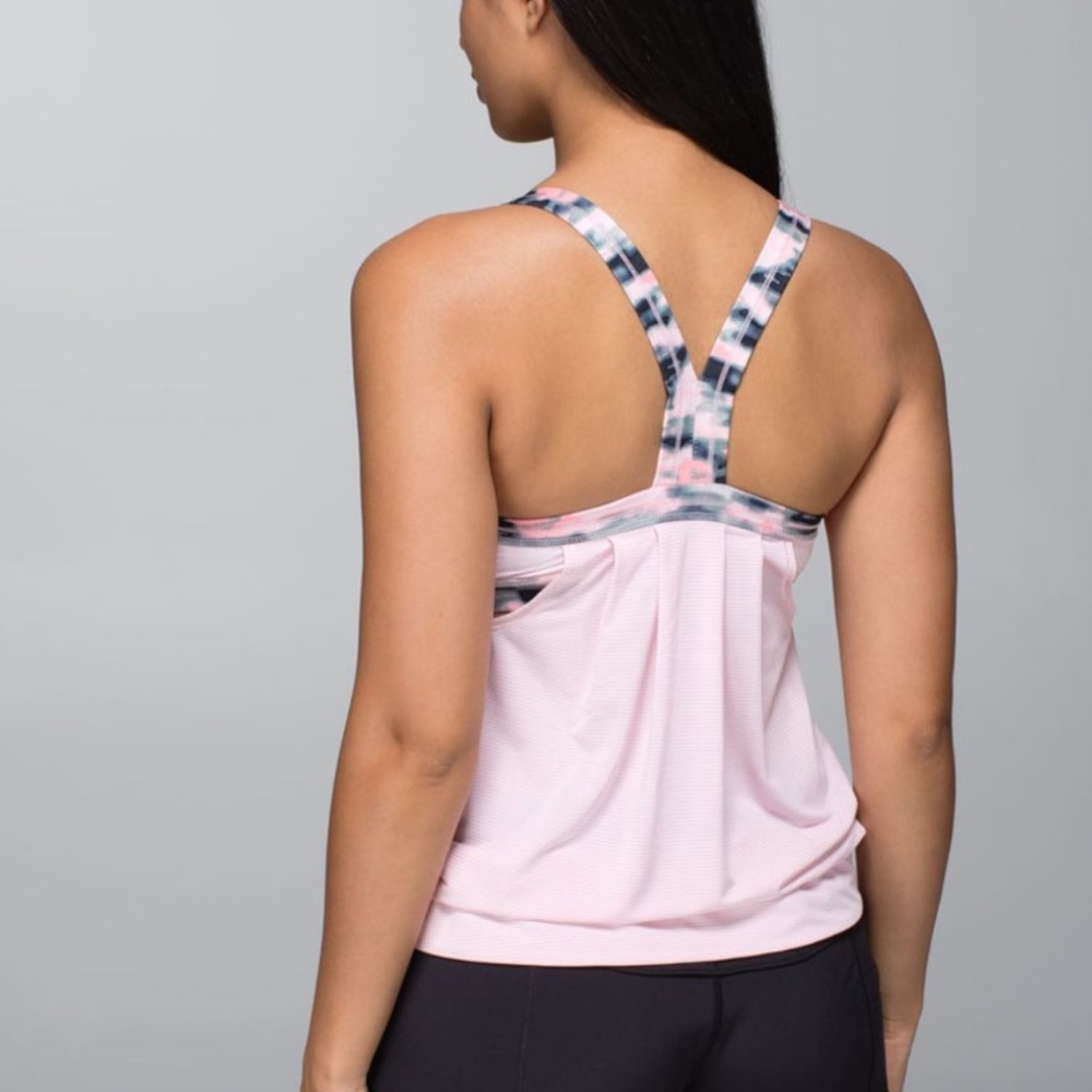 Lululemon Rest Less Tank in Heathered Barely Pink / Wamo Camo Built in Bra Sz 2